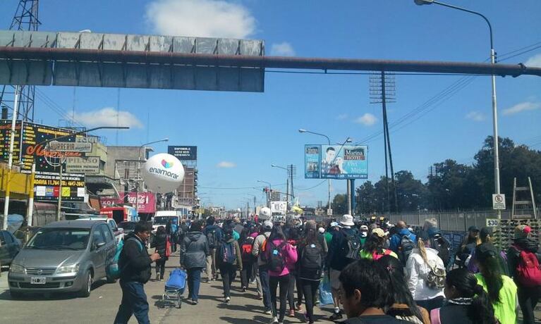 Miles de peregrinos marchan a la Basílica de Luján