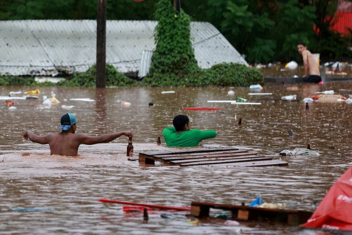 Miles de personas abandonaron sus hogares.