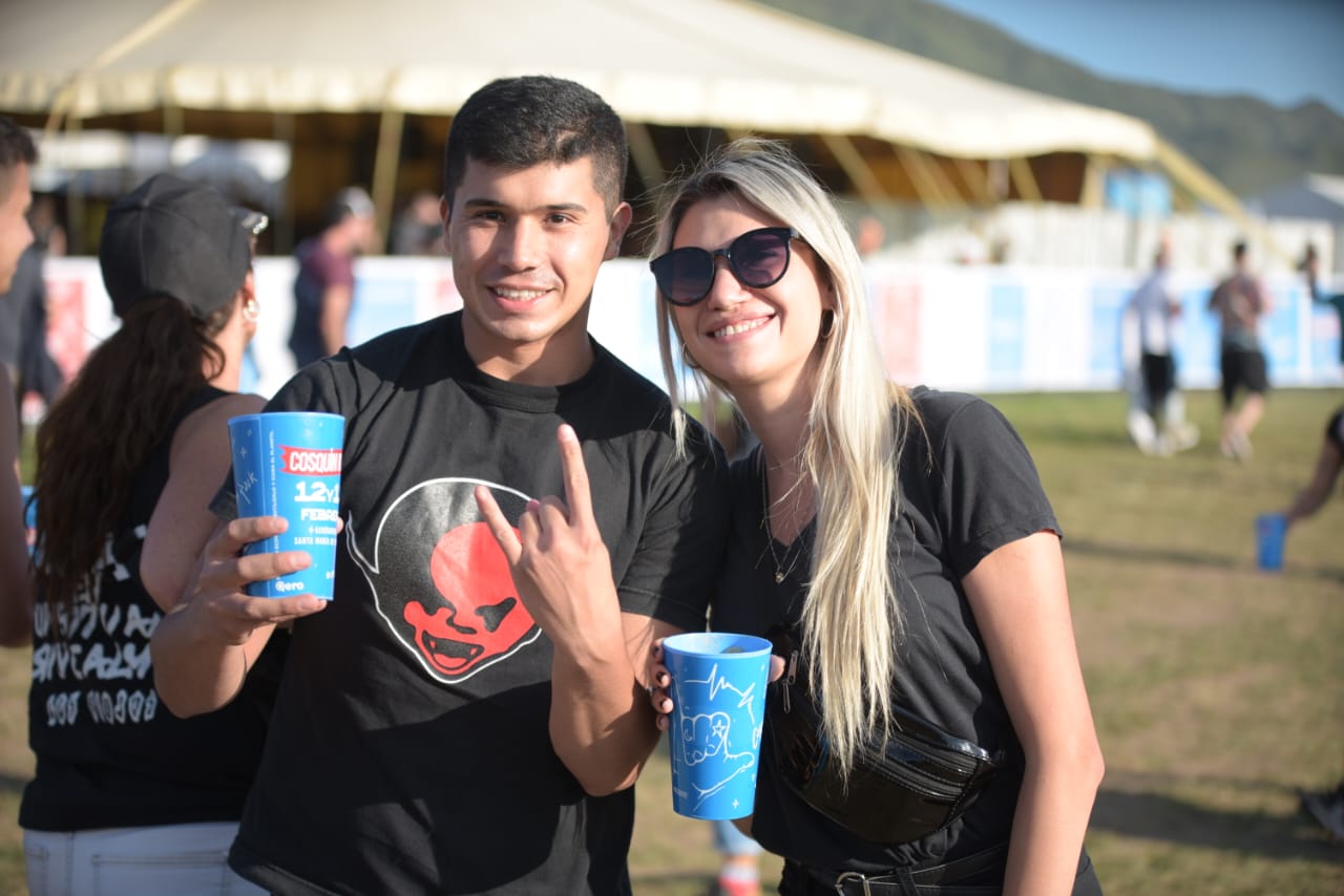 Miles de personas disfrutaron de la primera noche a puro Rock and Roll. Fotos: Lucio Casalla/ElDoce.tv.