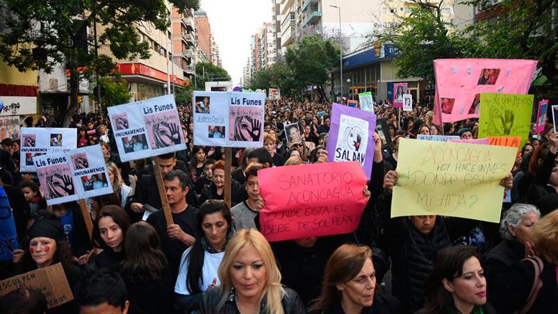 Miles de personas se movilizaron contra los femicidios. Foto: Lucio Casalla / ElDoce.tv.