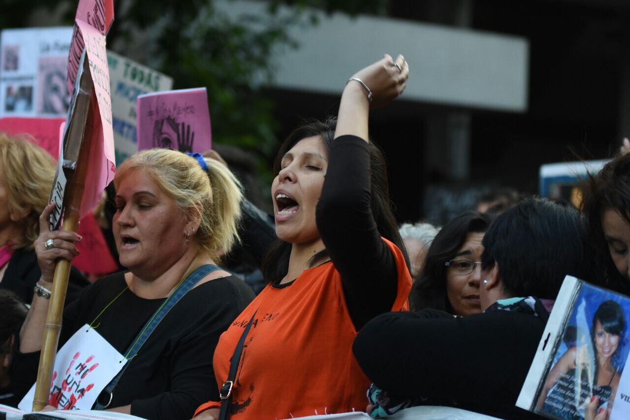 Miles de personas se movilizaron contra los femicidios. Foto: Lucio Casalla / ElDoce.tv.