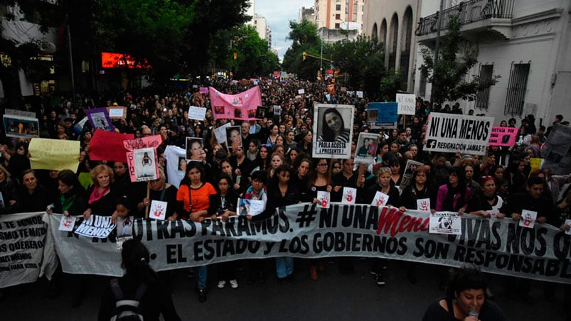 Miles de personas se movilizaron contra los femicidios. Foto: Lucio Casalla / ElDoce.tv.