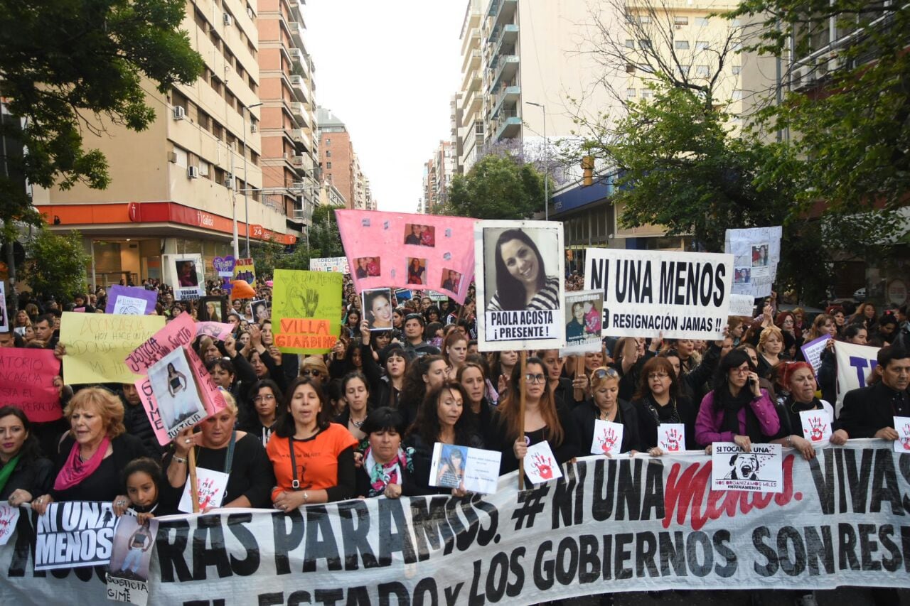 Miles de personas se movilizaron contra los femicidios. Foto: Lucio Casalla / ElDoce.tv.