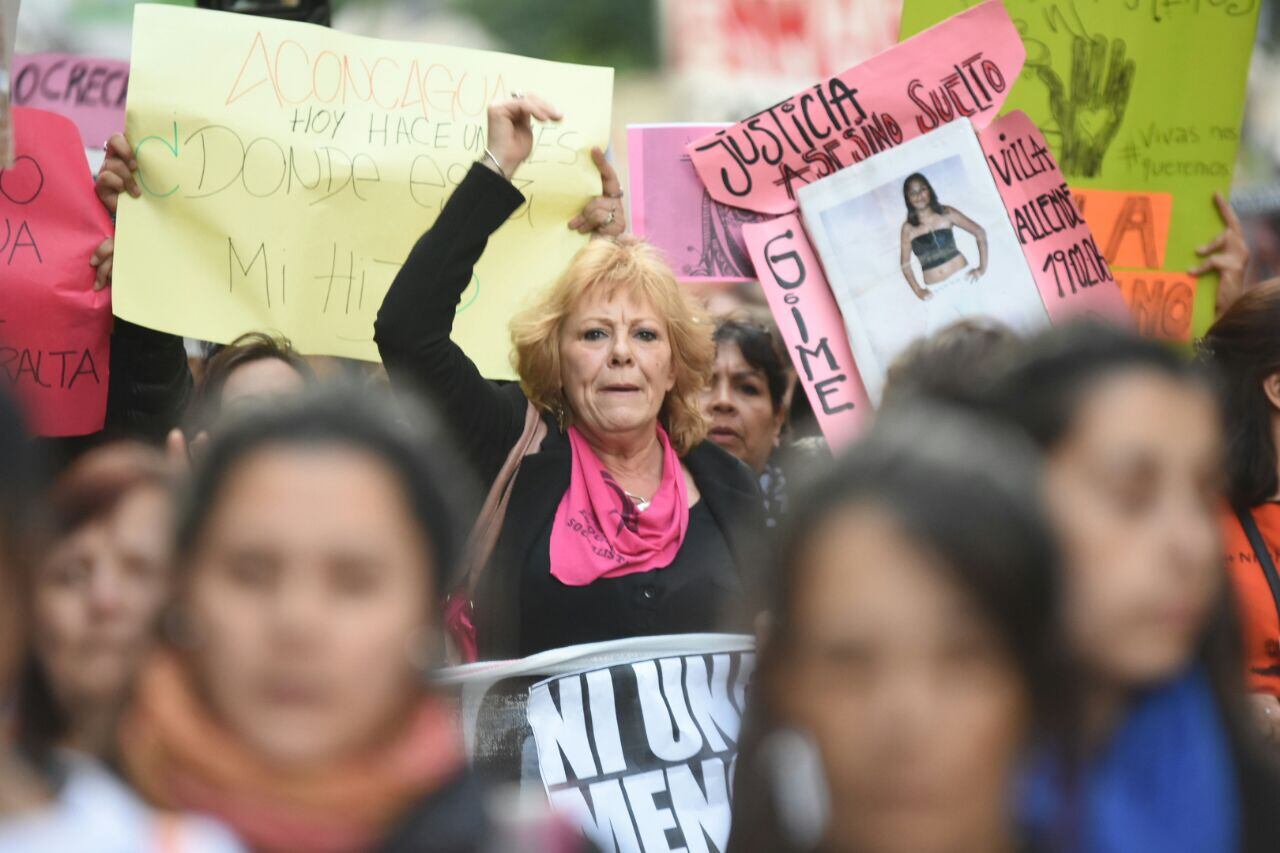 Miles de personas se movilizaron contra los femicidios. Foto: Lucio Casalla / ElDoce.tv.