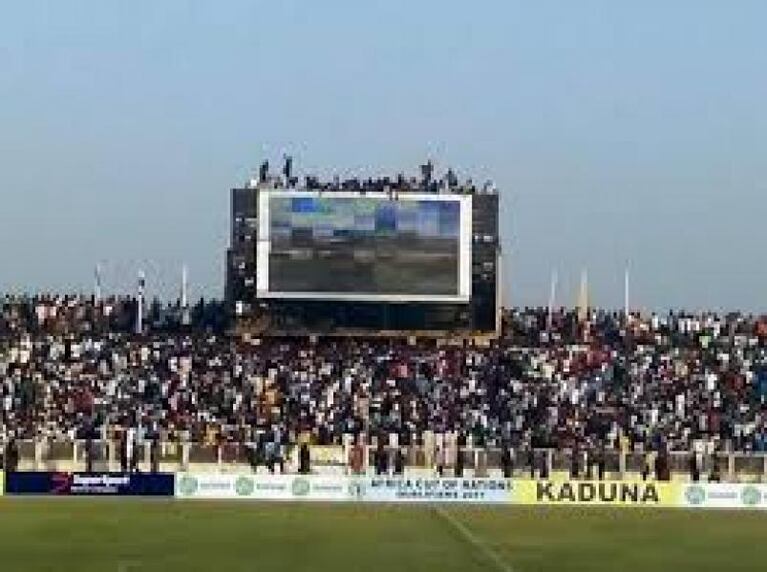 Miles de simpatizantes colapsaron un estadio de fútbol en Nigeria