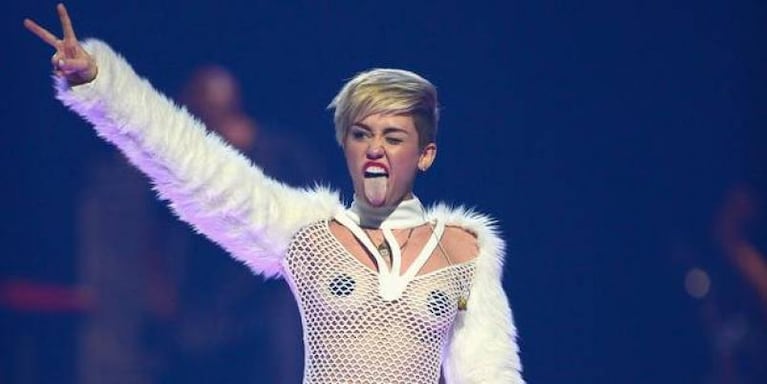 Miley Cyrus sin límites: dará un show desnuda y bañada en leche