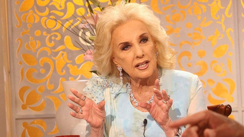 Mirtha Legrand recibe el apoyo de miles tras las críticas al Gobierno.