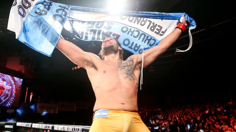 MMA: Sordi llevó la bandera argentina a lo más alto.