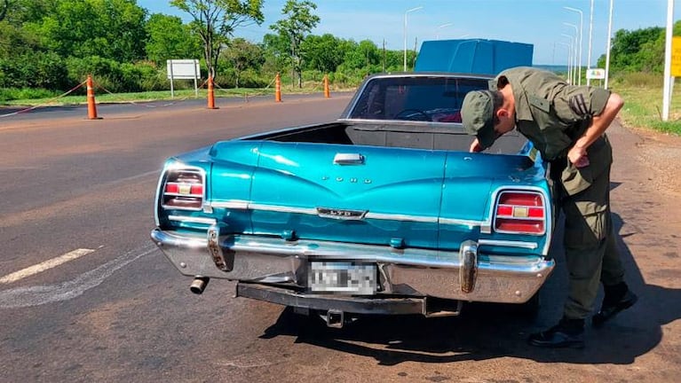 Modificó un coche fúnebre para transportar droga: lo detuvieron