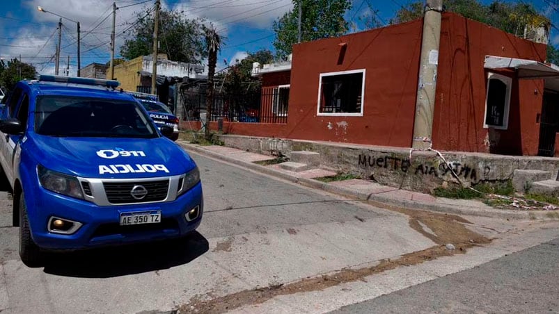 Moisés Vaca escapó del lugar, chocó contra un poste y murió. Foto: La Voz.