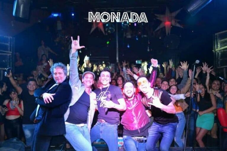 Monada cantó con Los Tipitos