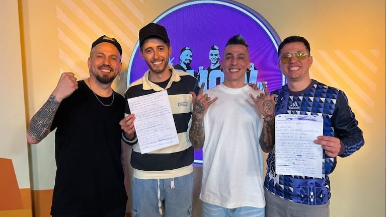 Monada escibió la canción oficial de la película 'Cordobeses' en vivo con Eddie Frari.