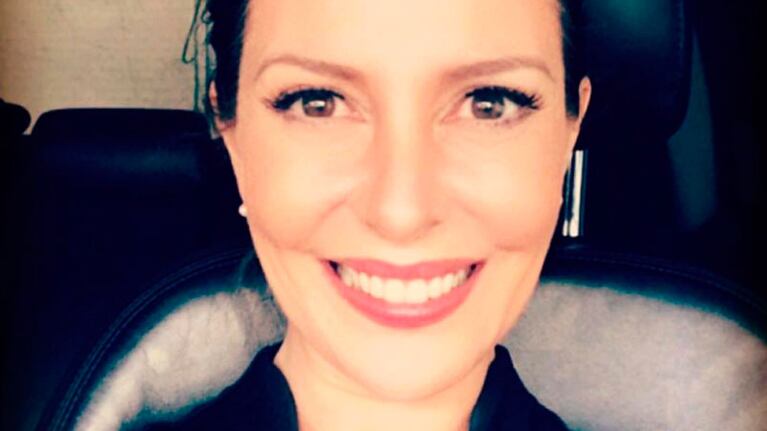 Mónica Ayos súper provocativa en el mar.