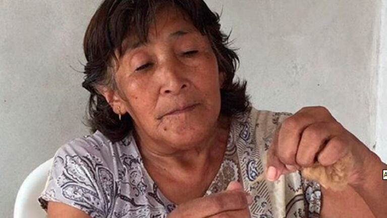 Mónica Encarnación Gutiérrez trabajó durante un año en el poncho de vicuña.