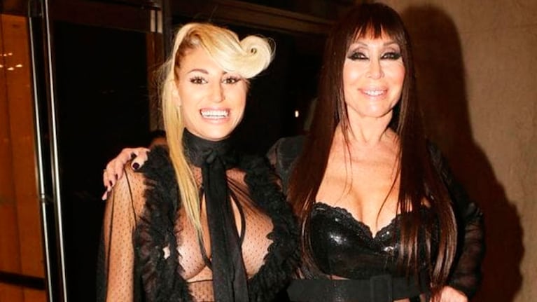 Moria y Vicky usaron vestidos con transparencias.