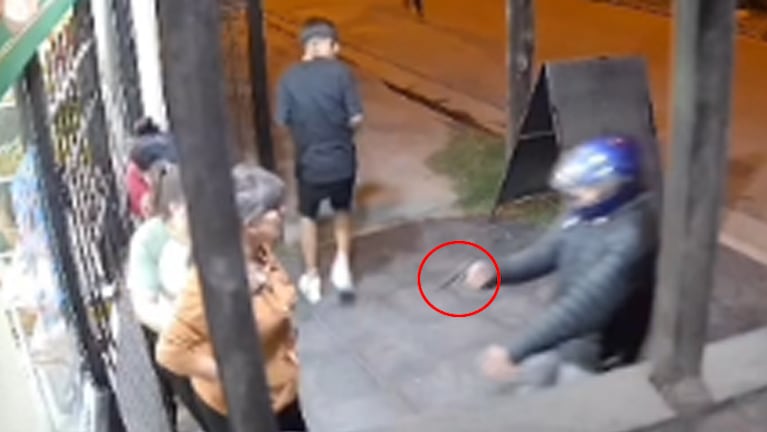 Motochoros atacaron en un kiosco de Ameghino Norte.