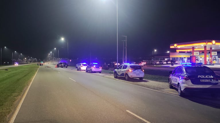 Motociclista murió tras chocar contra un caballo en Córdoba: su acompañante está gravísimo