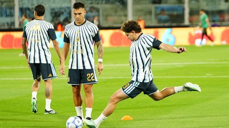 Movimientos precompetitivos en el Kempes. (Foto: Lucio Casalla/El Doce)