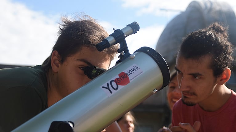 Mucha concurrencia en el Observatorio de Córdoba para ver el eclipse solar. Foto: Lucio Casalla/ElDoce.tv