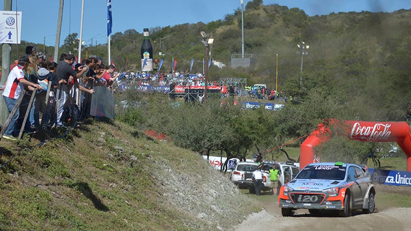 Mucha gente disfrutando del Super Especial de Carlos Paz. Foto: Lucio Casalla / ElDoce.tv