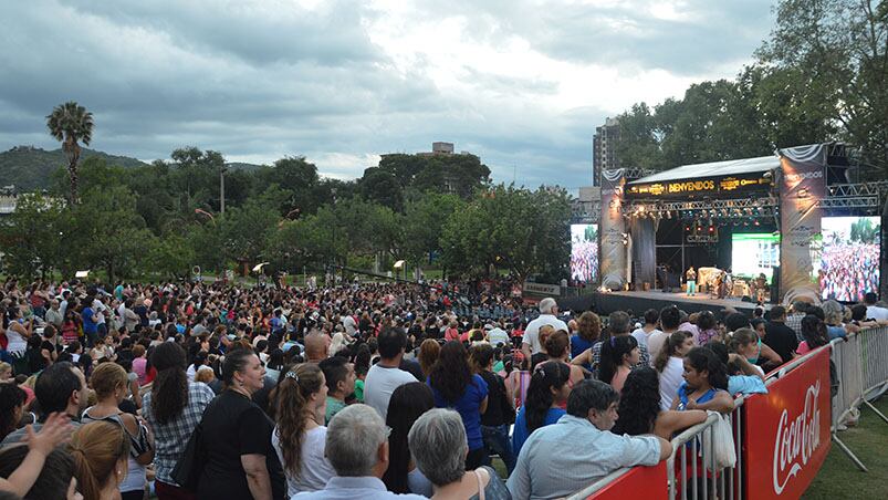 Mucha gente en la apertura de temporada de Carlos Paz. Foto: Lucio Casalla / ElDoce.tv