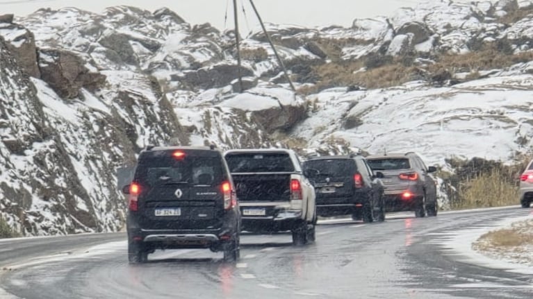 Muchas rutas están cubiertas de hielo por las bajísimas temperaturas. Foto: Lucho Casalla / ElDoce.