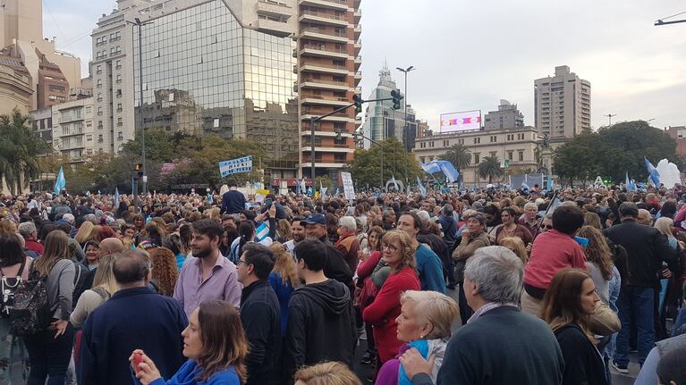 Muchos cordobeses salieron a la calle por la reelección de Macri.