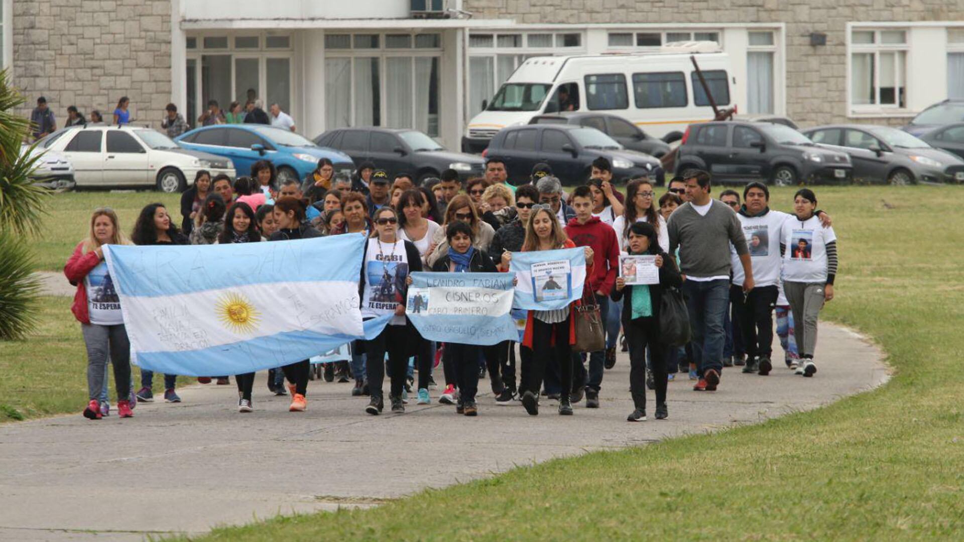 Muchos familiares siguen en Mar del Plata a la espera de noticias.