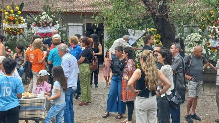 Muchos se congregaron para mostrar su pésame.