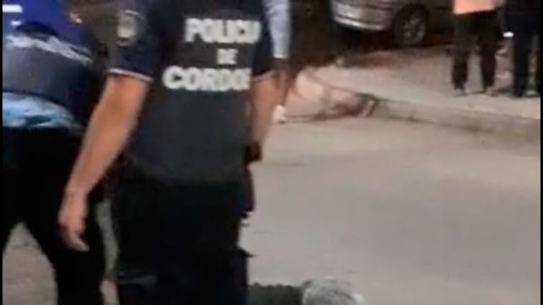 Muere supuesto delincuente tras chocar en barrio Yapeyú.