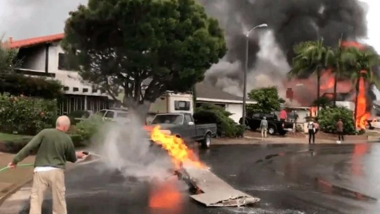 Mueren 5 personas tras estrellarse una avioneta en una casa