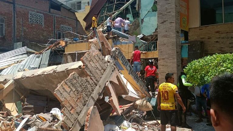 Muertes y varios heridos tras un terremoto en la costa del Pacífico.