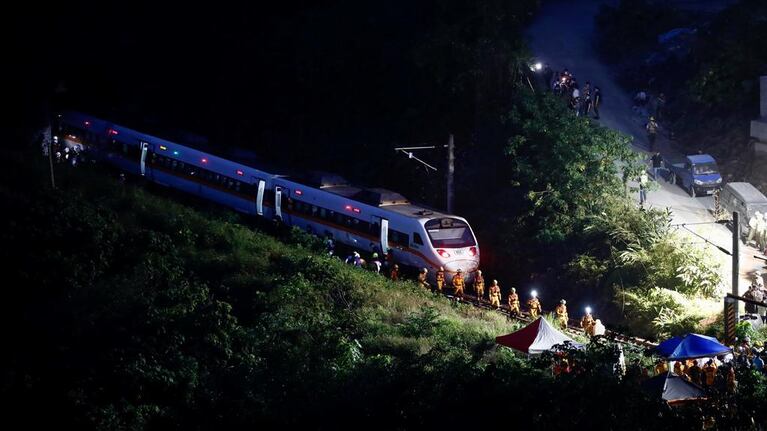 Muertos en Taiwán tras descarrilarse un tren