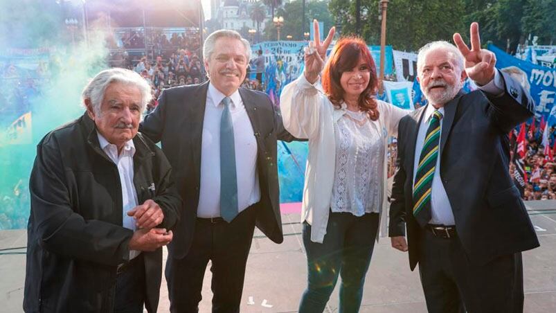 Mujica, Fernández, Cristina Kirchner y Lula encabezaron el festival partidario.