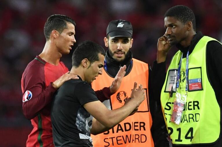 Multan a Ronaldo y a Portugal por una selfie 