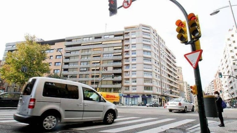 Multas por cruzar en rojo.