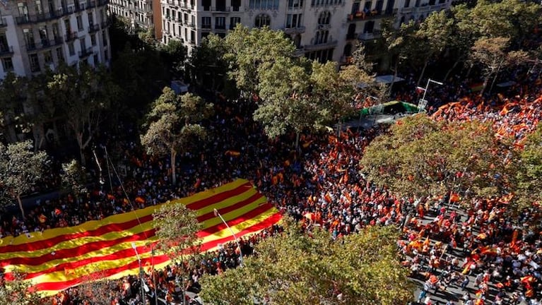 Multitudinaria marcha contra la independencia de Cataluña