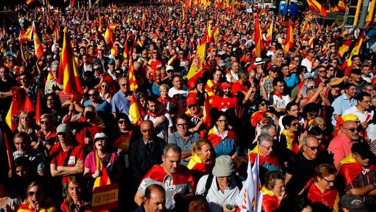 Multitudinaria marcha contra la independencia de Cataluña