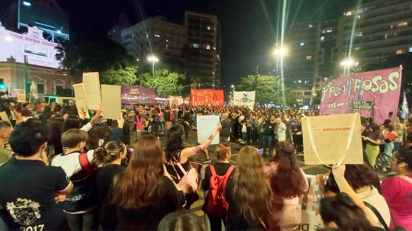 Multitudinaria marcha en Córdoba para repudiar la violencia de género. Foto: Julieta Pelayo/El Doce.