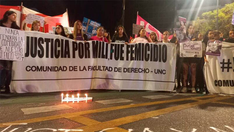 Multitudinaria marcha en Córdoba para repudiar la violencia de género. Foto: Julieta Pelayo/El Doce.