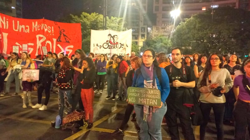 Multitudinaria marcha en Córdoba para repudiar la violencia de género. Foto: Julieta Pelayo/El Doce.