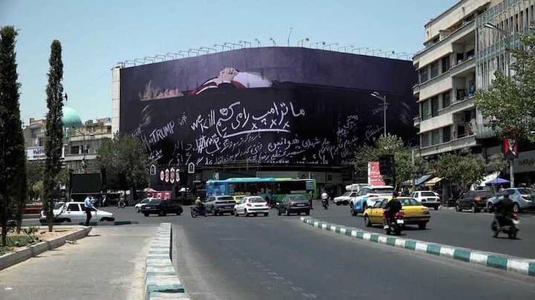 Mural contra Donald Trump en Irán.