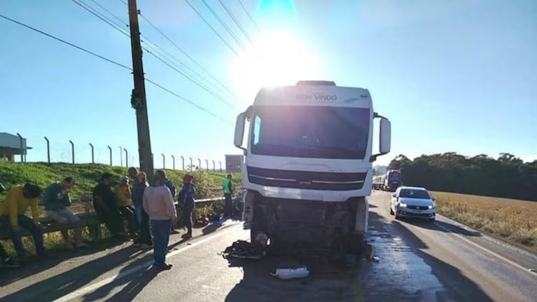 Murieron una argentina y su hijo de 19 años tras chocar de frente con un camión en una ruta de Brasil