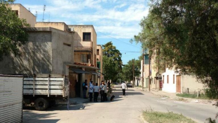 Murió apuñalado adelante de su hijo en barrio Ejército Argentino