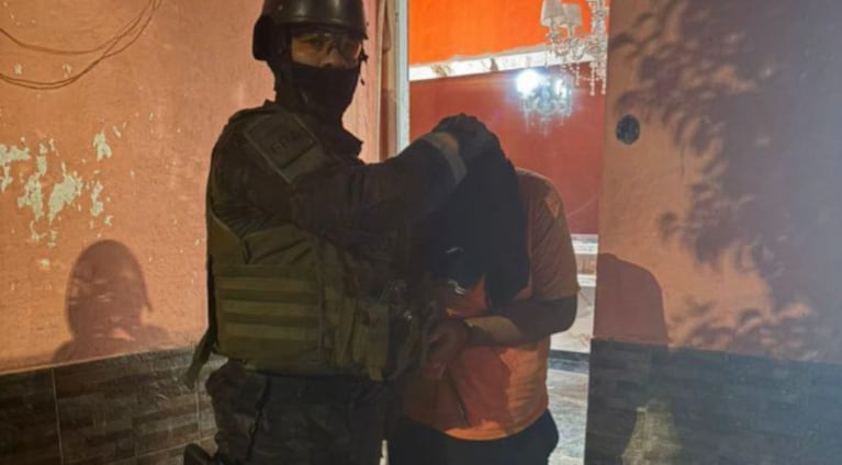 Murió tras ingerir drogas durante un allanamiento en Córdoba: detuvieron a su novio policía