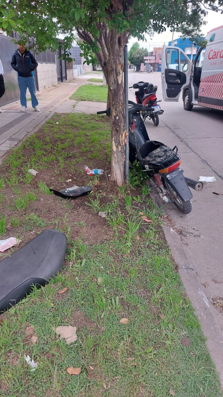 Murió un joven de 24 años al chocar en moto contra un auto en el sur de Córdoba