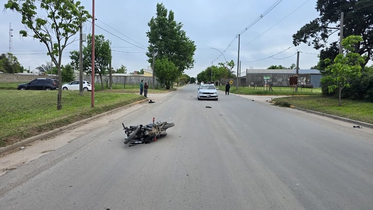 Murió un joven de 24 años al chocar en moto contra un auto en el sur de Córdoba