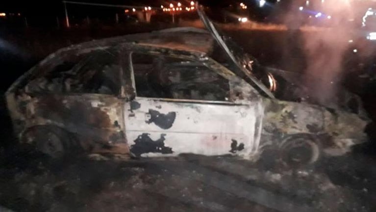 Murió un joven tras despistar en la autopista y prenderse fuego su auto