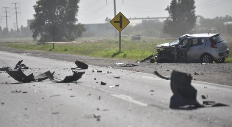 Murió una mujer tras chocar contra un camión 