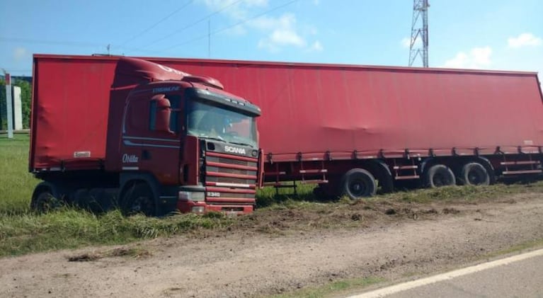 Murió una mujer tras chocar contra un camión 